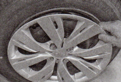 removing-wheel-trim
